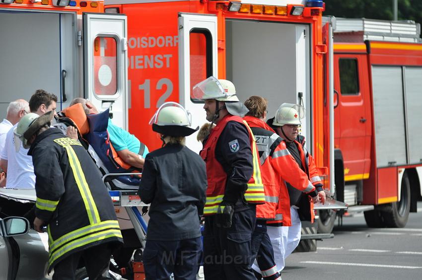 Schwerer Unfall mit Reisebus Lohmar Donrather Dreieck P143.JPG